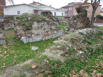 Ruinen Hagios Tryphonos Kilisesi in Iznik